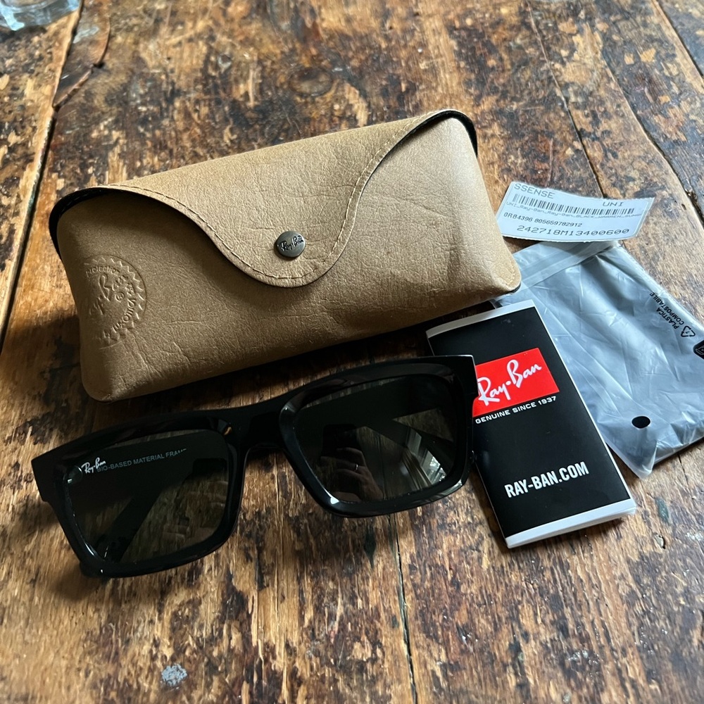 Ray-Ban wayfarer unisex Black Square Sunglasses with Tan case